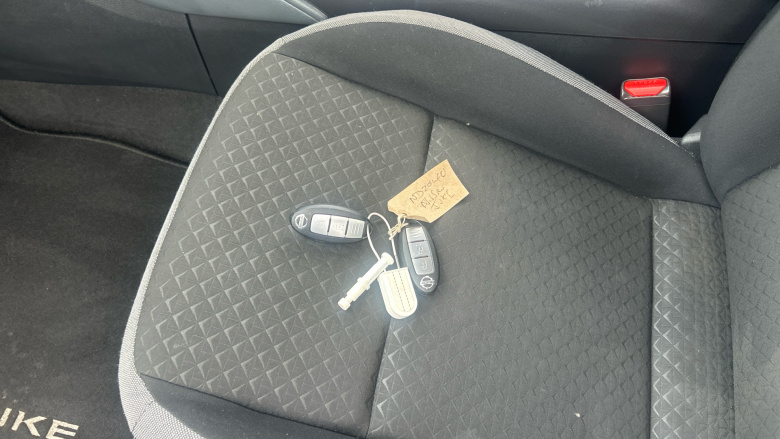 Nissan Juke 1.0 DiG-T N-Connecta 5dr DCT Petrol Hatchback